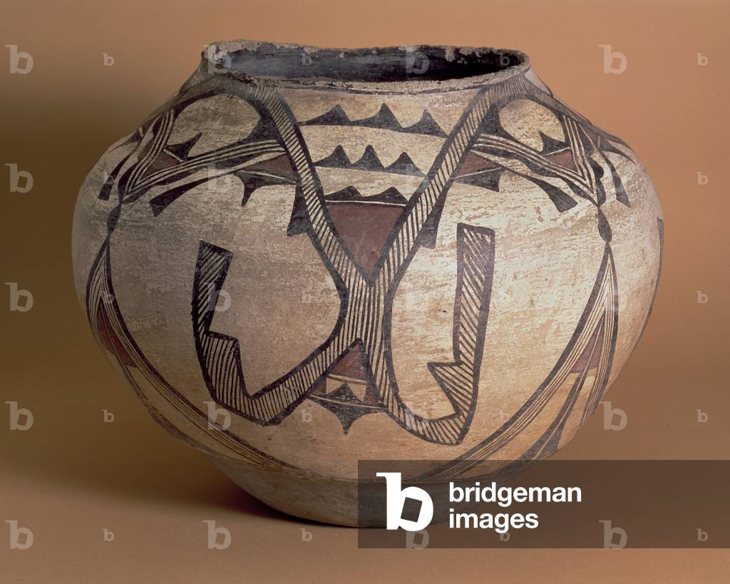 Zuni Pot decorated with an abstract pattern