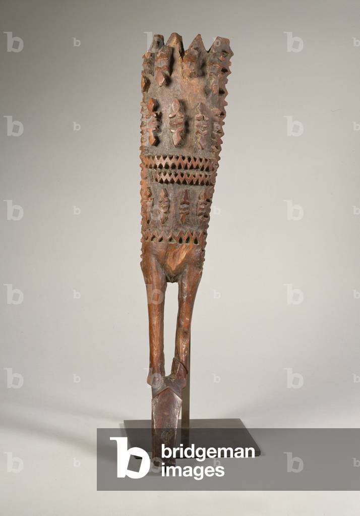 God staff with three tiers of conventionalised deities, the lower portion presented as a pair of stylised human legs from Aitutaki, Cook Islands