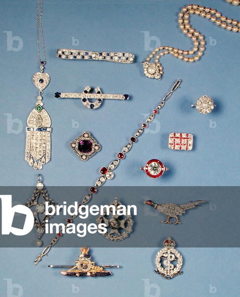 A selection of jewellery