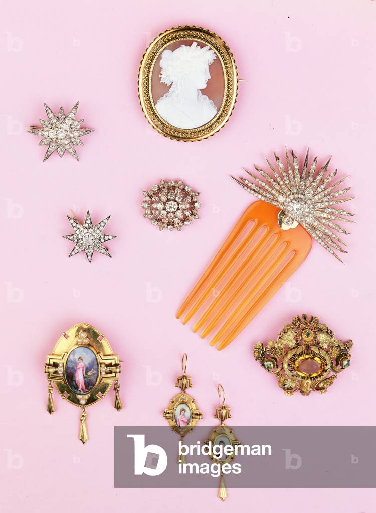 Selection of jewellery (mixed media)