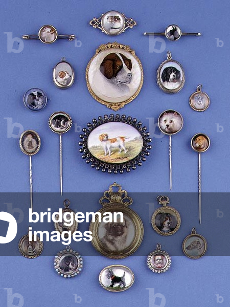Selection of jewellery depicting dogs
