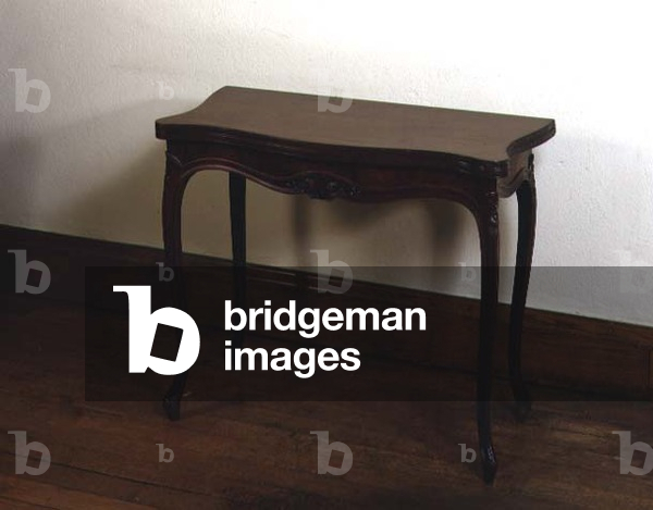 George III mahogany card table with serpentine top