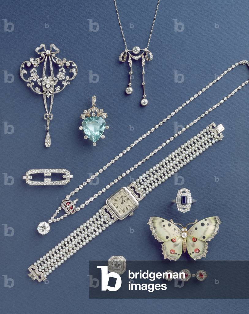A selection of jewellery