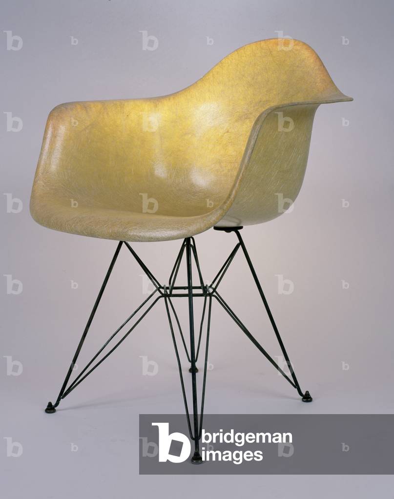 A DAR (Dining and Desk Chair), designed by Eames, Charles (1907-70) and Ray (1912-88), 1953 (moulded fibreglass and metal rod)