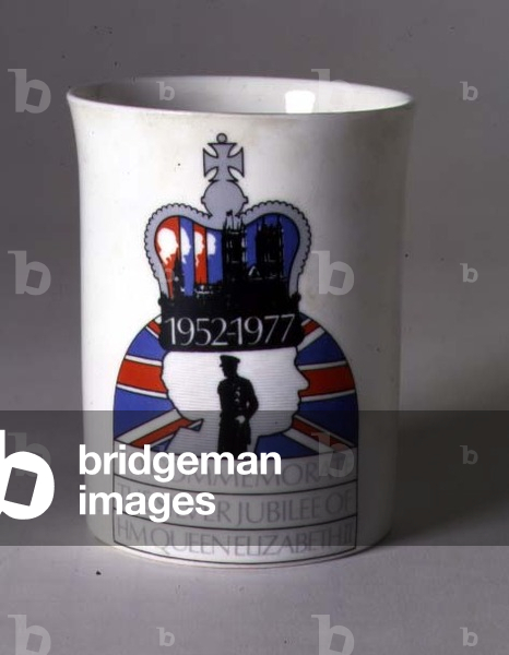 Mug commemorating the Silver Jubilee of Queen Elizabeth II bearing a printed portrait bust of the Queen flanked by the Union Jack, 1977 (porcelain)