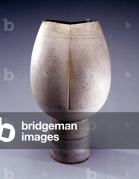 A white ovid-form standing vessel (ceramic)