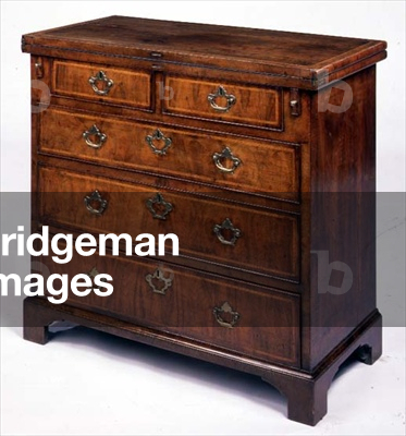 George I walnut bachelor's chest