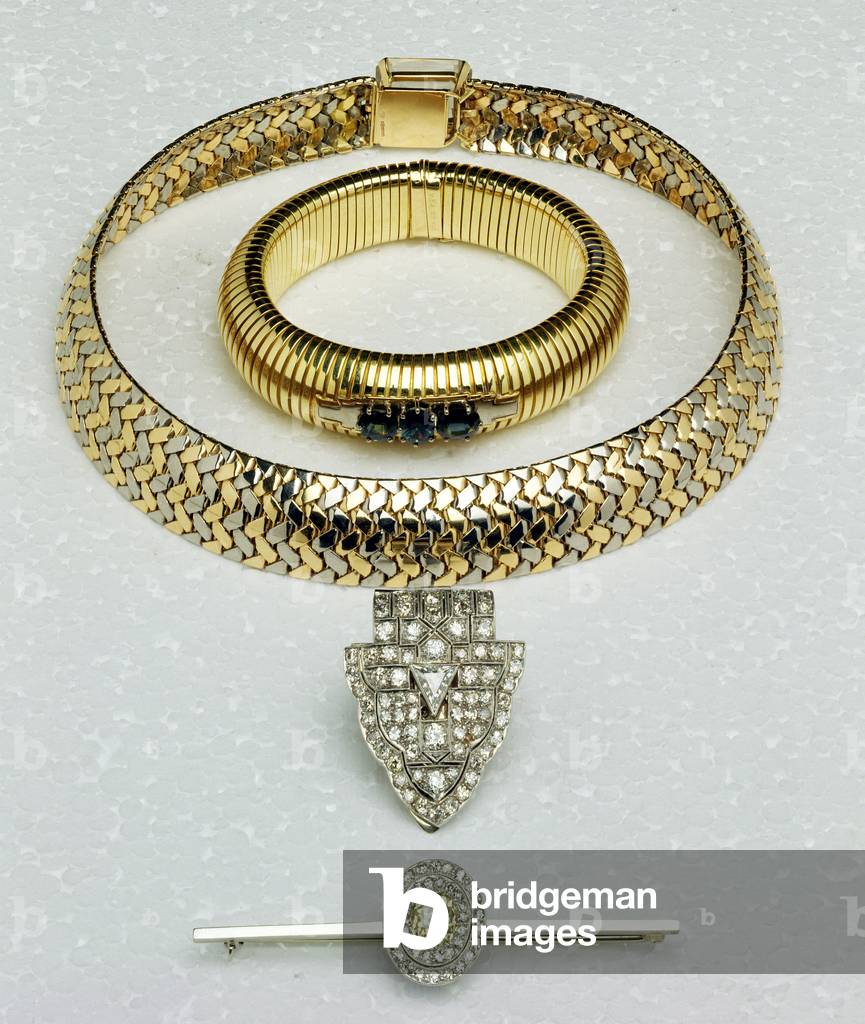 Diamond cluster bar brooch originally mounted as a ring;  diamond clip; two coloured 18ct. gold collar by Garrard and Co., basket work design; gold and sapphire Art Deco bracelet by Van Cleef and Arpels, New York