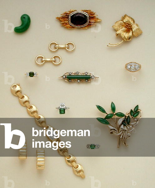 A selection of jewellery