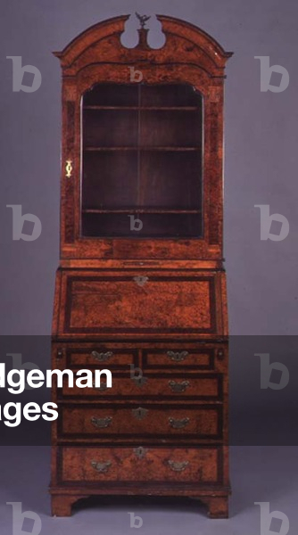 Queen Anne crossbanded bureau cabinet, c.1700 (mulberry and burr yew)