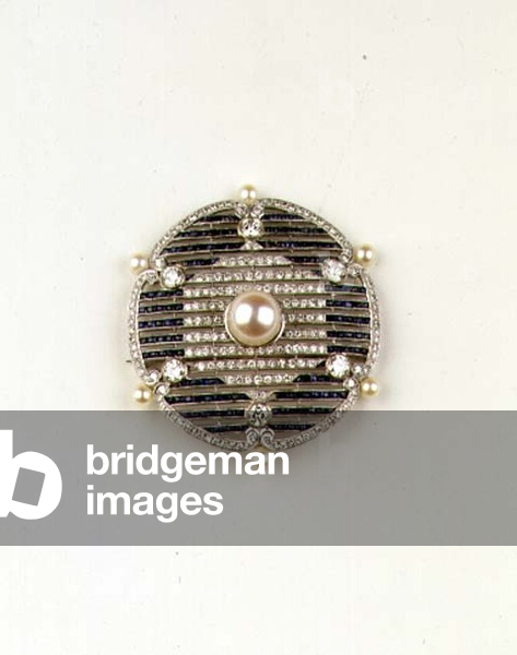 Circle brooch (sapphire and diamond)