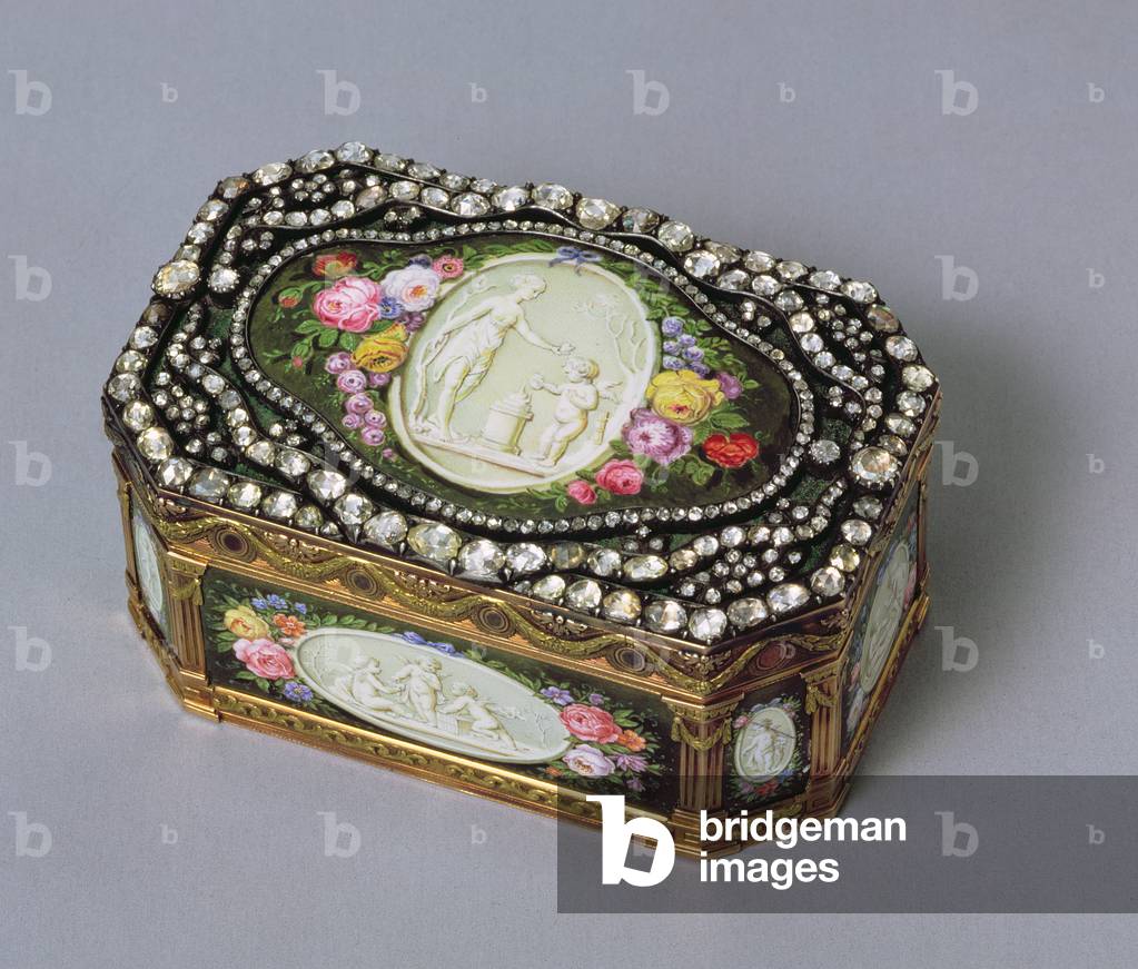 Octagonal gold, enamel and diamond set snuff-box with grisaille miniatures