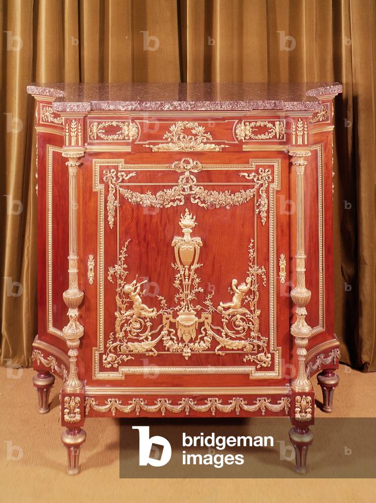 French 19th century commode, after Riesener (1734-1806)