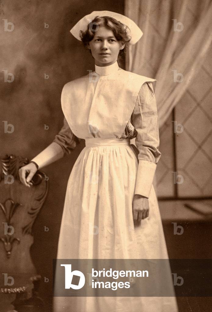 Portrait of Nurse, Brooklyn, NY USA, c.early 1900s (cabinet card)