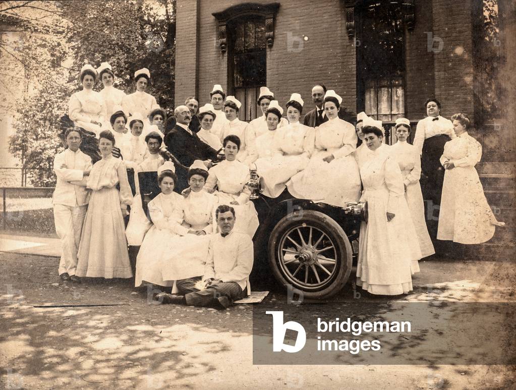 Group Portrait of Doctors and Nurses with Car, c.1900 (silver gelatin print)