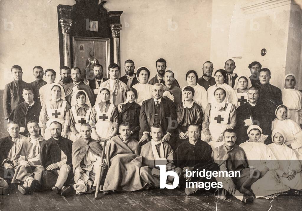 Group Portrait of Russian Hospital Staff and Patients, Russia, 1914 (silver gelatin print)