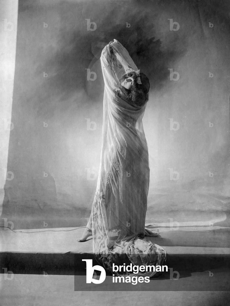 French writer Colette (1873-1954, Sidonie Gabrielle) here comedian and dancer in play Reve d'Egypte, in the Moulin-Rouge in Paris, 1907, photo by Reutlinger