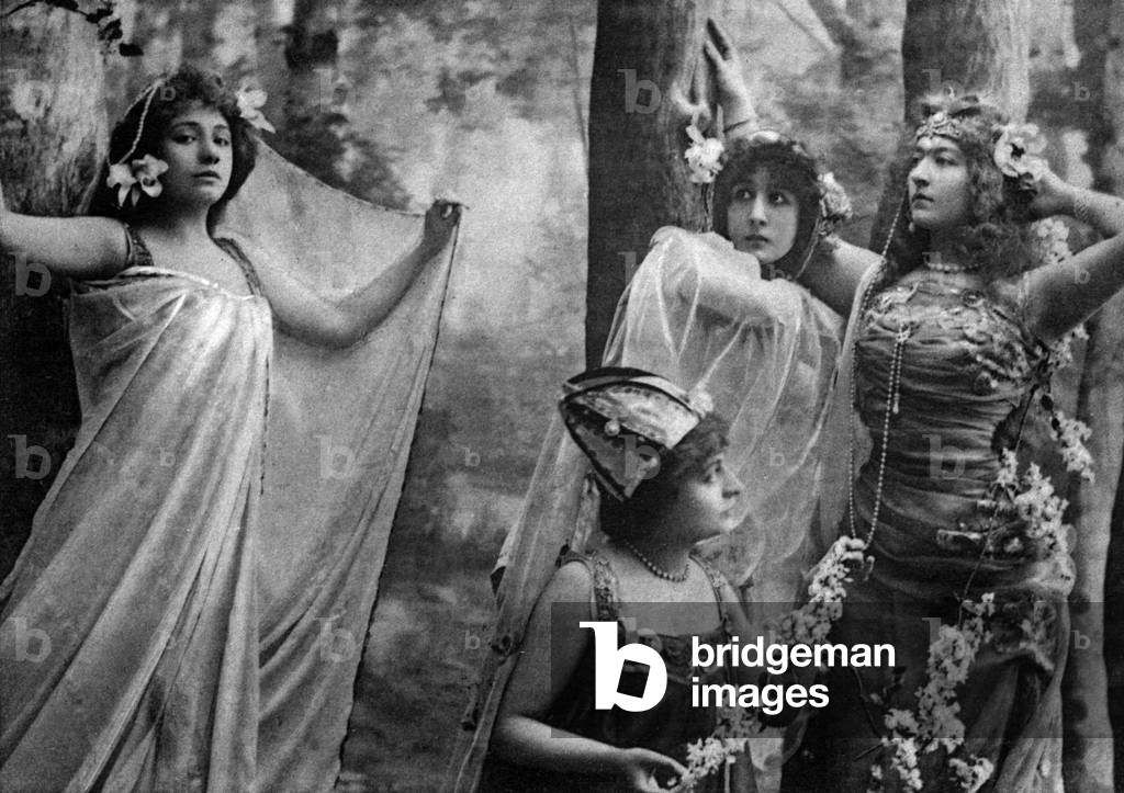 Comedians Cora Laparcerie Richepin, Mitzi Dalti, Cecile Sorel (1873-1966), Odette de Fehl, 1900, postcard