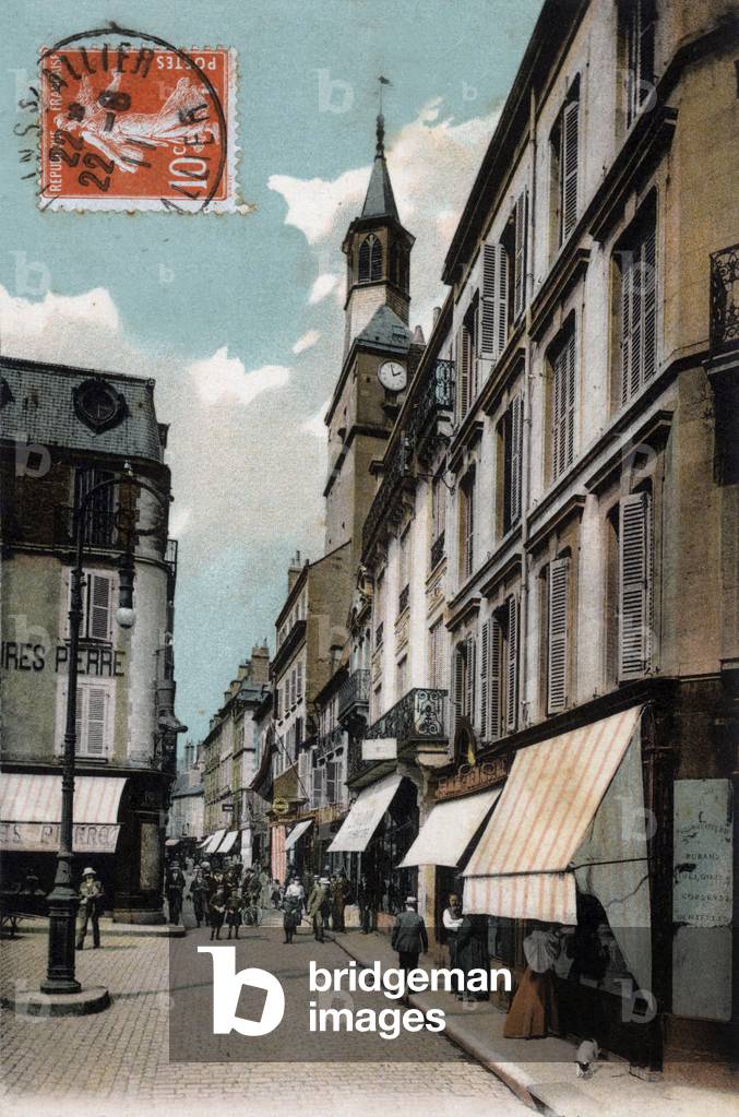 Nevers (France): commerce street and the belfry, postcard, 1911