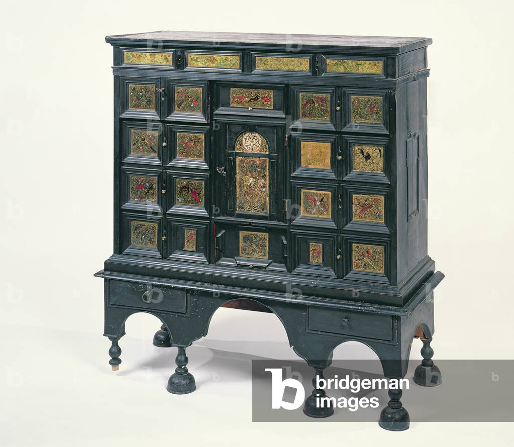 Un gabinetto fiammingo ebanizzato e Verre Eglomise su uno stand, c.1670