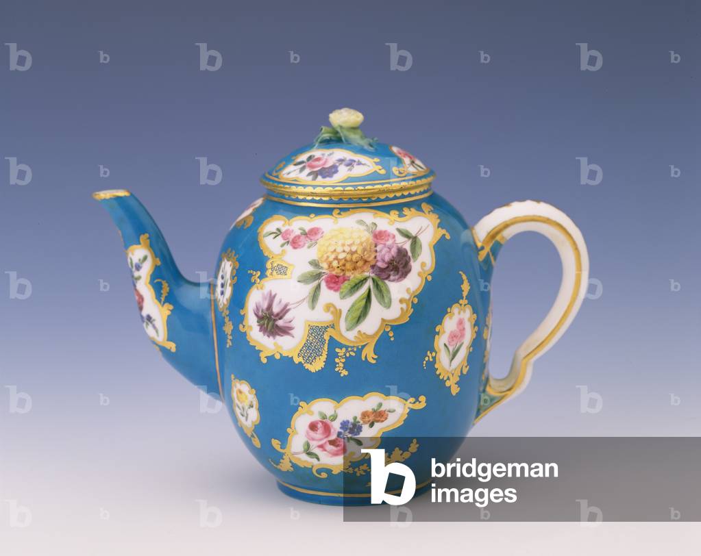 Sevres Teekanne mit Bleu Celeste gemahlen, 1766 (Porzellan)