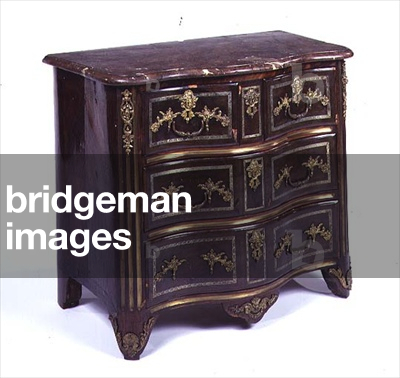 Comò Regency con piano in marmo e maniglie in ormolu