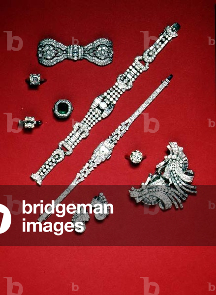 Selezione di gioielli in diamanti; spilla edoardiana a forma di fiocco; spilla a doppia clip; bracciale taglio