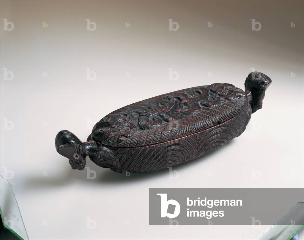 Wakahuia, feather box, late 18th or early 19th century (wood, paua shell)