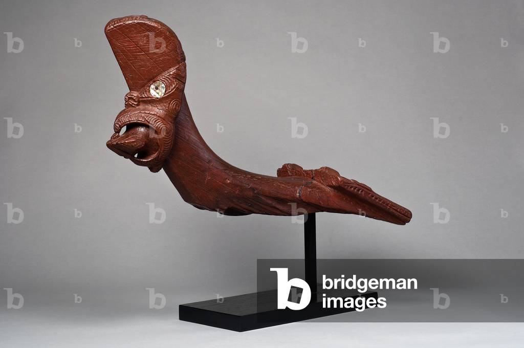 Ihu waka tete, fishing canoe prow, late 18th or early 19th century (wood, paua shell)