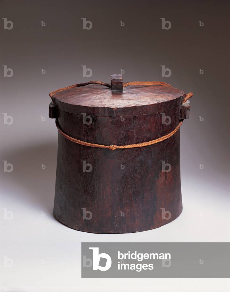 Tuluma, storage container used for storing and transporting fishing equipment, Tokelau, 19th century (wood, coconut fibre sennit)
