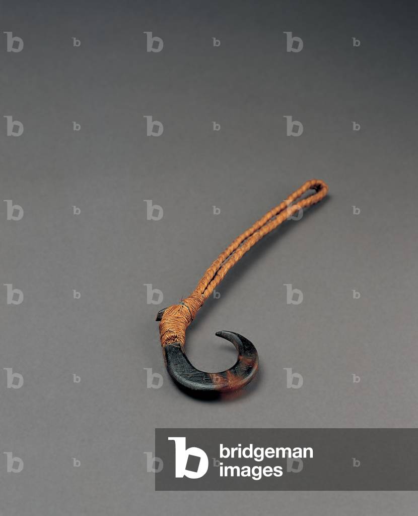 Matau, fish hook, Marquesas Islands, early 19th century (turtle shell, coconut fibre sennit)