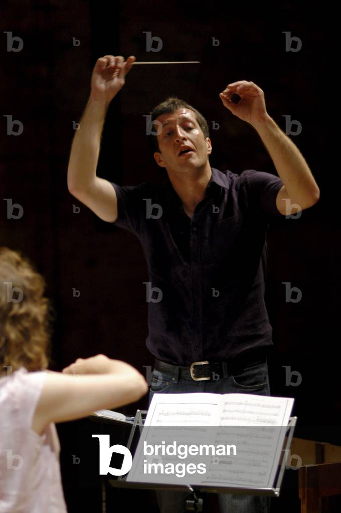 Ades, Thomas conducting the Britten Sinfonia at Aldeburgh Festival 2004