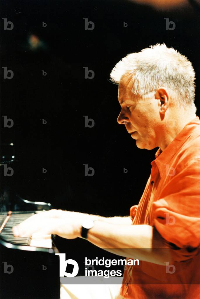 Stephen Kovacevich, playing the piano, 1998