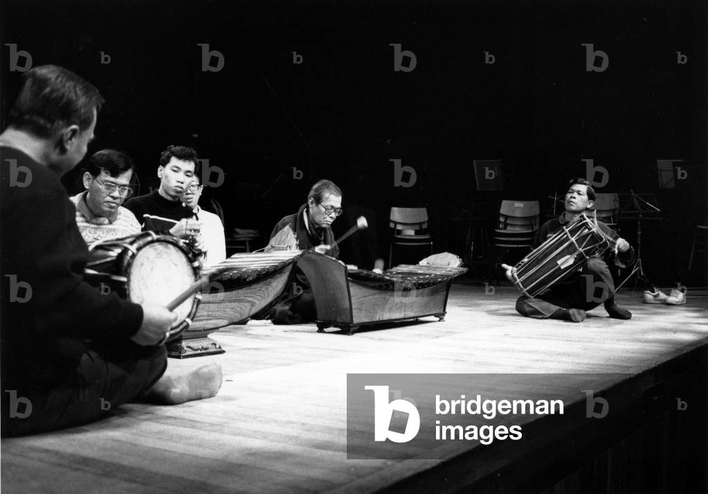 Fong Naam playing classical Thai music at Snape Maltings, in 1991
