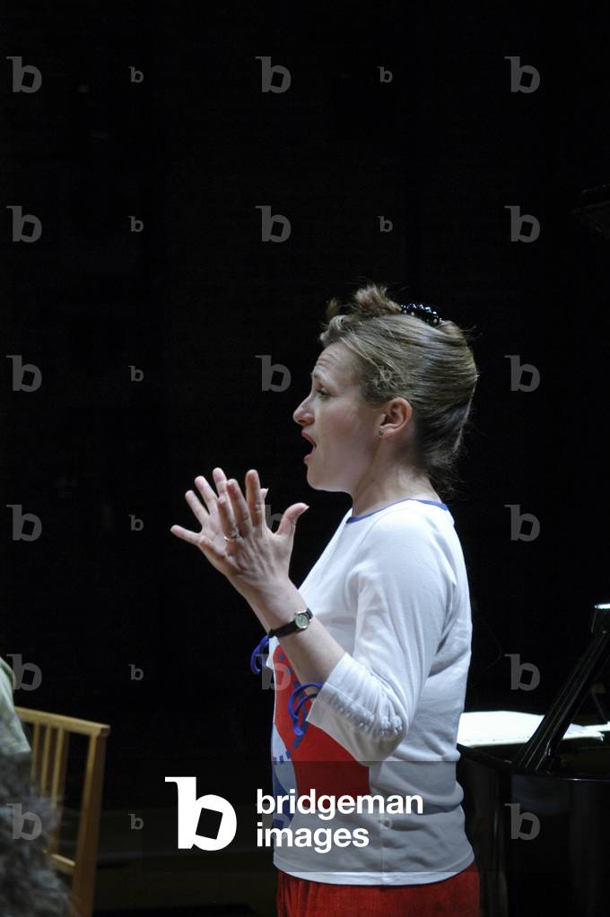 Susan Gritton singing at Aldeburgh Festival 2004