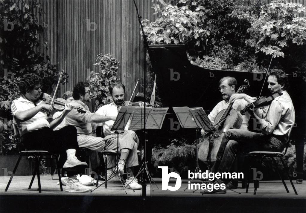 Leon Fleisher playing the piano with Vermeer String Quartet, Snape Maltings 1988