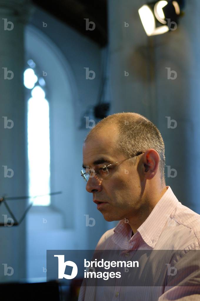 Iain Burnside playing the piano at Aldeburgh Festival 2004