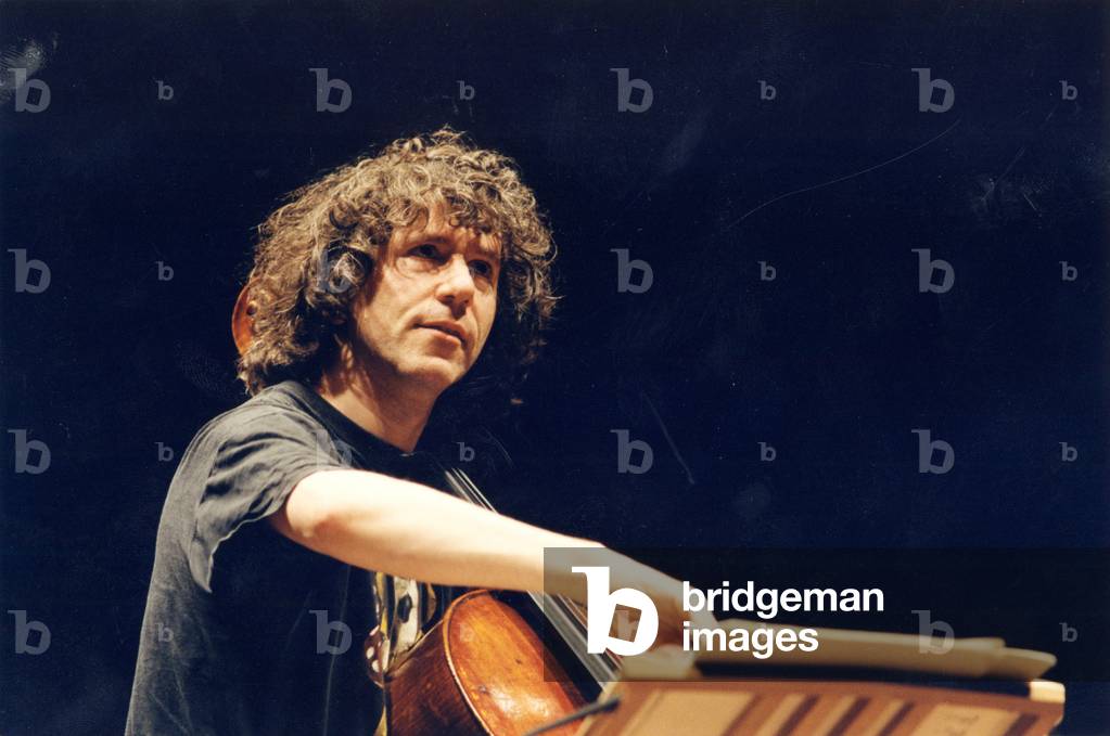 Steven Isserlis playing cello in a rehearsal at Snape, Aldeburgh 1999