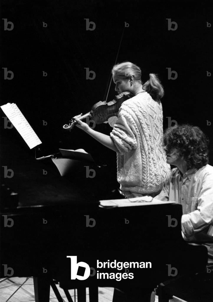 Isabelle Van Keulen playing the violin with Ronald Brautigam at the piano at Snape Maltings, 1991