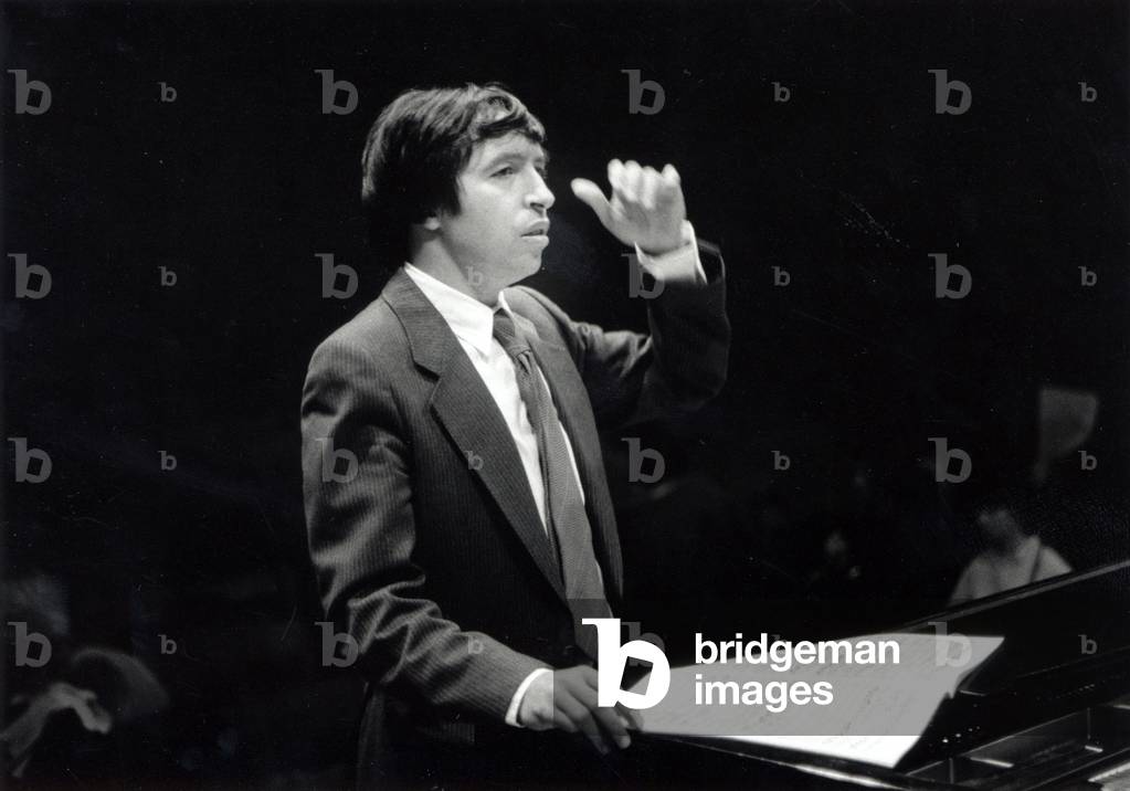 Murray Perahia conducting English Chamber Orchestra at Snape Maltings, Aldeburgh, 1988