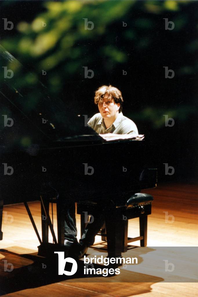 ADÉS, Thomas - playing the piano, 1998