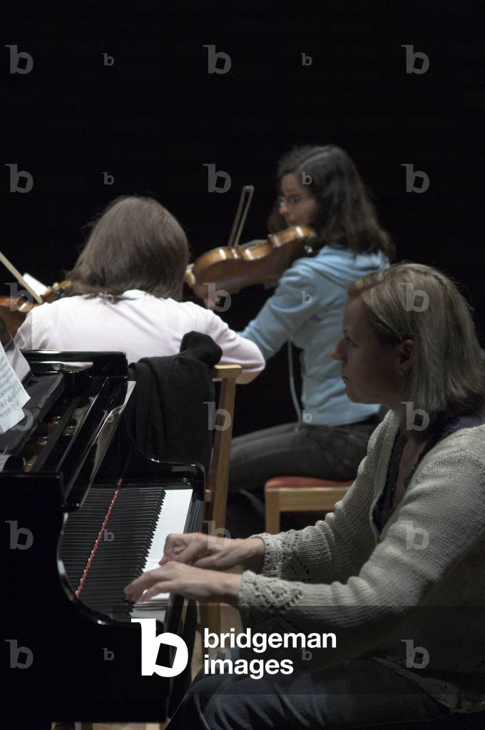 Kathryn Stott - portrait of the British pianist performing with the Belcea Quartet at Snape Maltings during the Aldeburgh Festival, June 2005