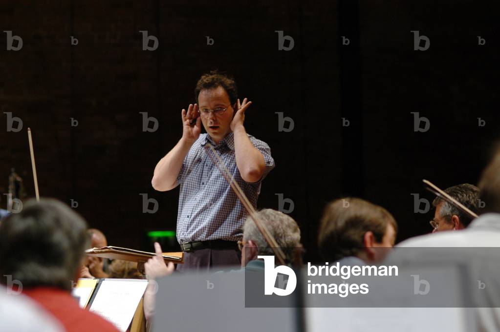 Oramo, Sakari conducting the City of Birmingham Symphony Orchestra at Aldeburgh Festival 2004