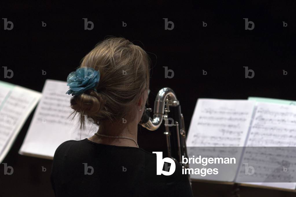 Clarinettist of the Britten-Pears Orchestra performing in Snape Maltings during the Aldeburgh Festival, June 2005