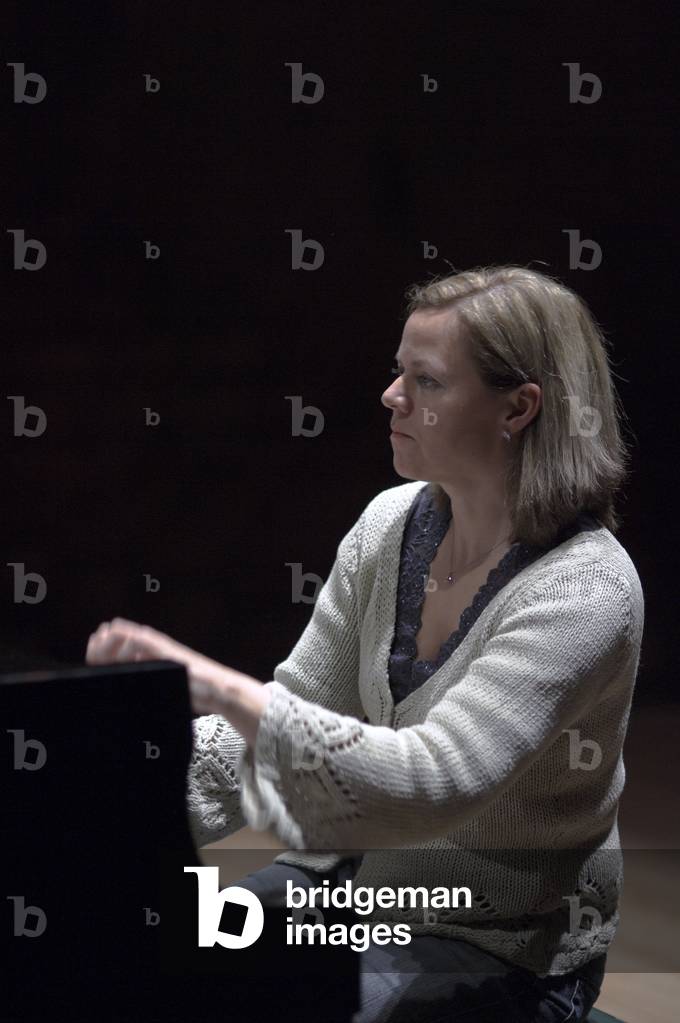 Kathryn Stott - portrait of the British pianist performing at Snape Maltings during the Aldeburgh Festival, June 2005
