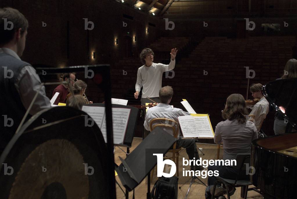 Robin Ticciati conducting the Aurora Orchestra at Snape Maltings