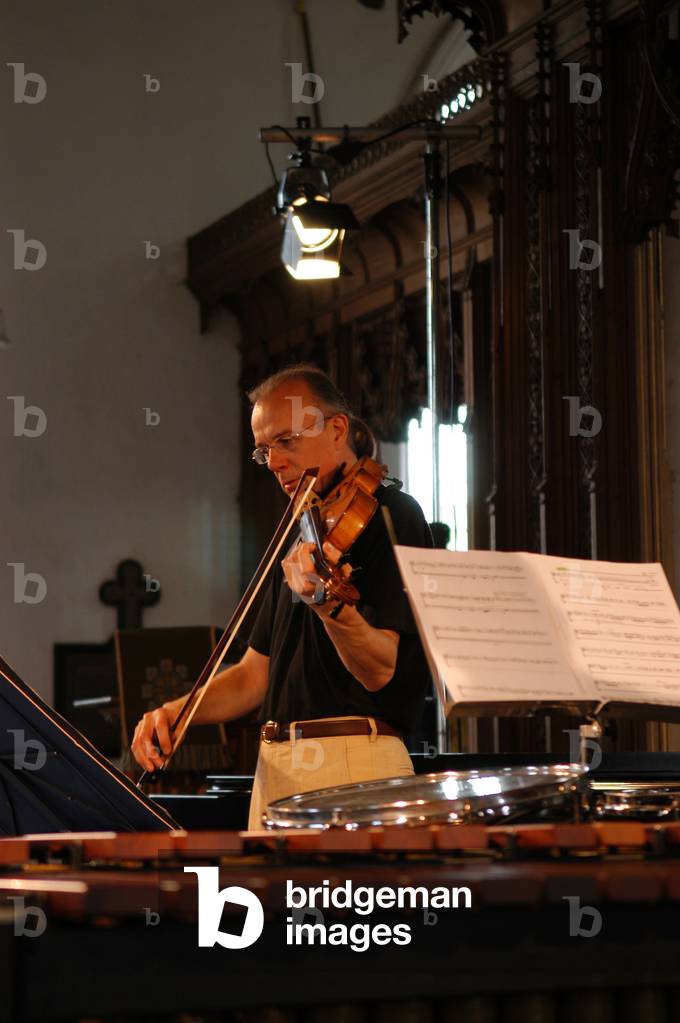 Paul Silverthorne,  playing the viola at the Aldeburgh Festival 2004