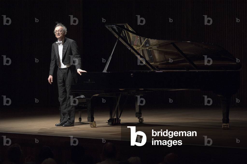Alfred Brendel - portrait of the  pianist taking a bow next to his piano at Snape Maltings during a performance at Aldeburgh Festival, June 2005