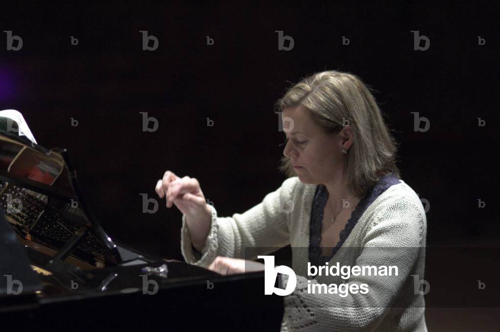 Kathryn Stott - portrait of the British pianist performing at Snape Maltings during the Aldeburgh Festival, June 2005