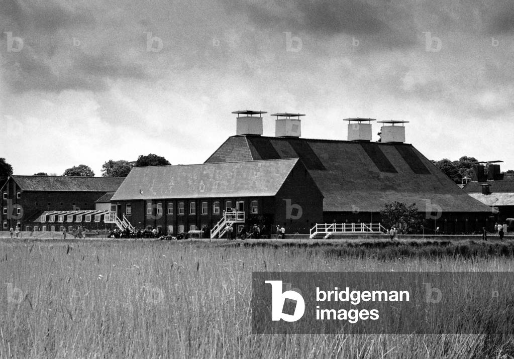 BRITTEN - Snape Maltings, 1980 (photo)